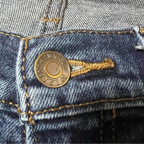 Levi’s Signature Women’s Athletic Jeans - Size 32x32 - Picture 4 of 16